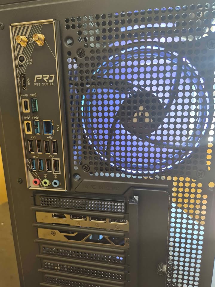 Apex PC's 'Inspire Vetro' Gaming PC - RTX 5080, Ryzen 7, 1TB NVME, 32GB RAM